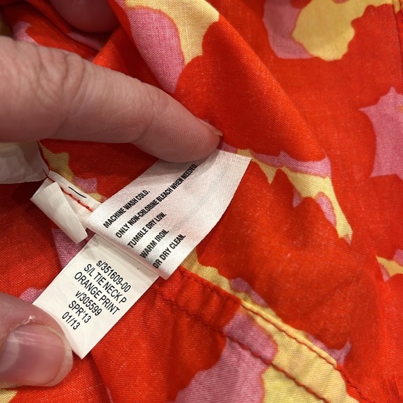 VINTAGE GAP | Red/Yellow/Purple Camo Button Up Sleeveless Blouse | Medium - Picture 8 of 10